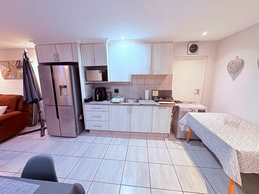 5 Bedroom Property for Sale in Reebok Western Cape
